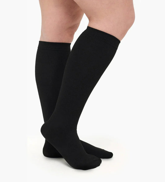 Calze a compressione Vionexa nel colore Nero classico, vista frontale del prodotto